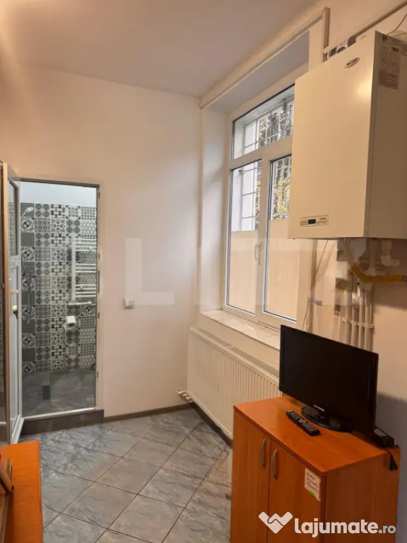Garsoniera -Spatiu comercial in acte cu baie Tractorul - Brasov (Brasov)
