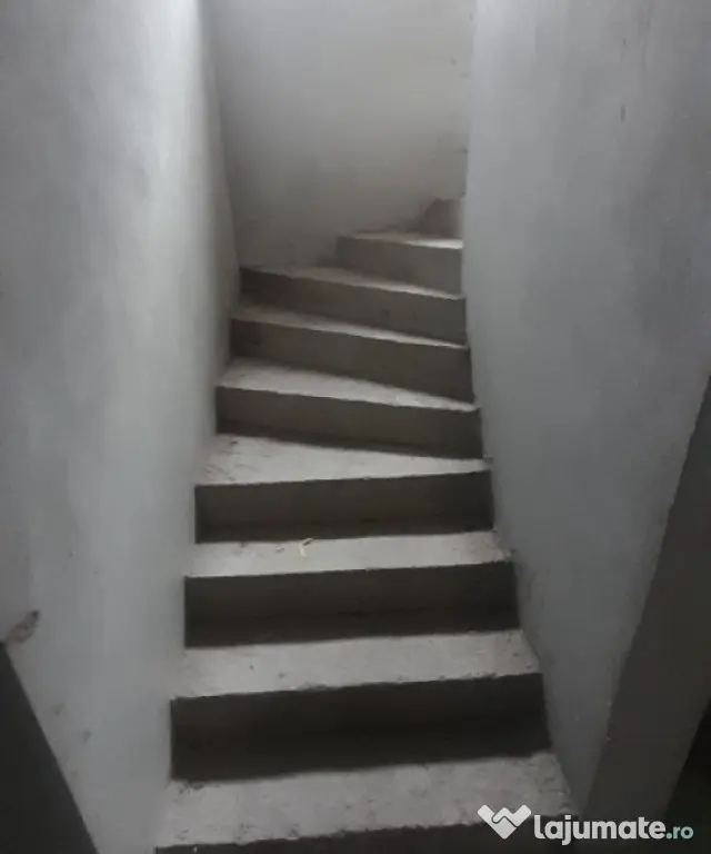Casa individuala 17 incaperi 257 mp utili zona Someseni - Cluj-Napoca (Cluj)