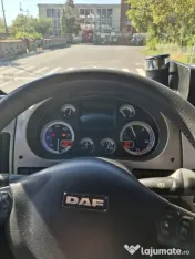 camion cu remorcă 