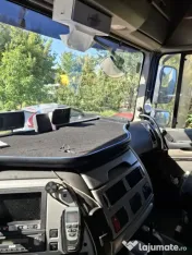 camion cu remorcă 