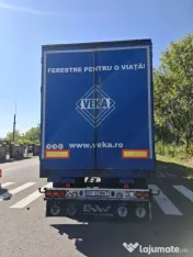 camion cu remorcă 