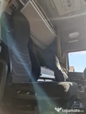 camion cu remorcă 