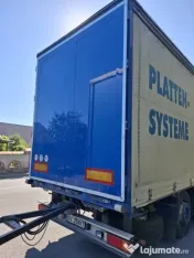 camion cu remorcă 