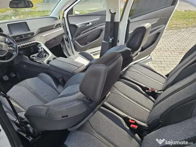 Peugeot 5008 Benzina PureTech Allure GT line pachet Euro 6