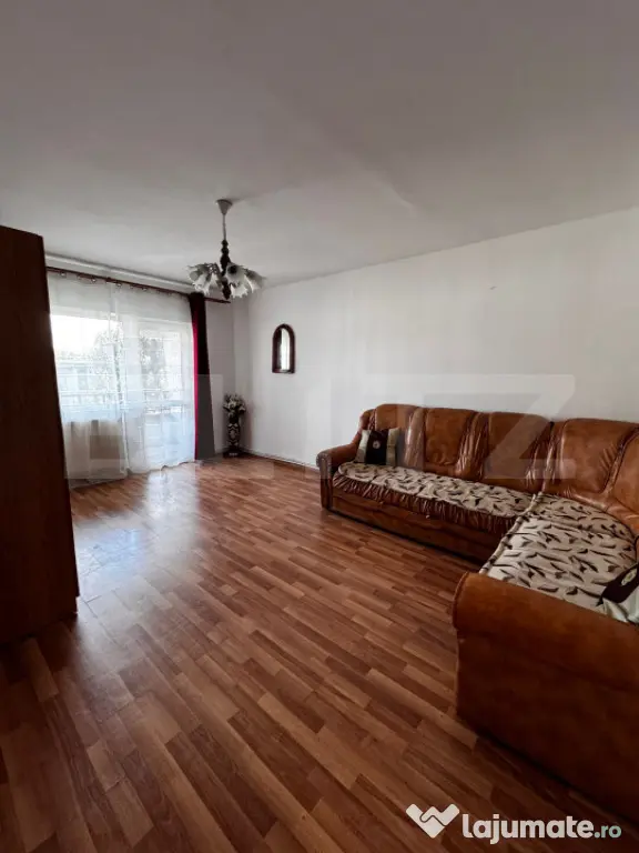Apartament cu 4 camere, ultracentral, 80mp, cu parcare - Campia Turzii (Cluj)