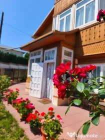 Vând casă/vila cu 7 camere in Roman