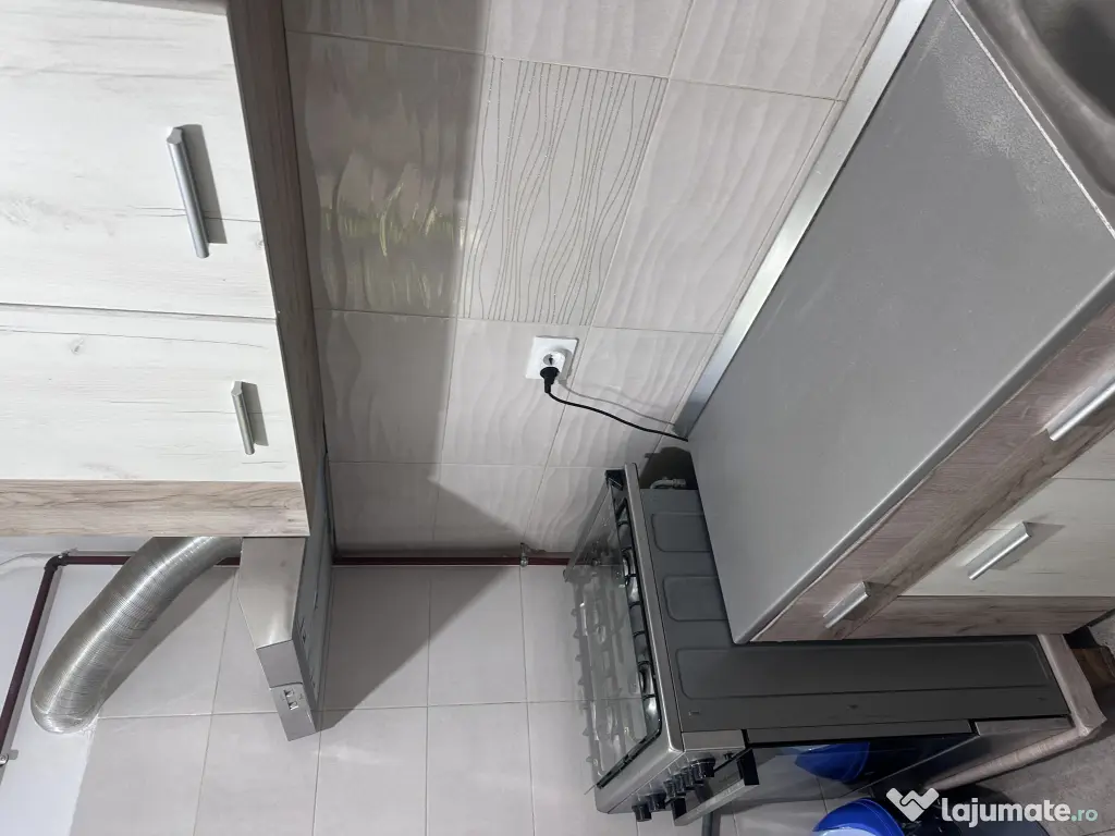 Apartament cu 4 camere pentru închiriat, zona Titan