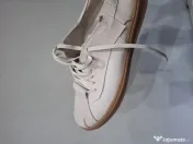 Vand adidași din piele 