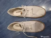 Vand adidași din piele 