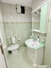 Oportunitate în Micro 12! Apartament decomandat cu 2 camere 