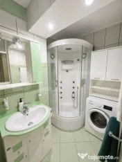Oportunitate în Micro 12! Apartament decomandat cu 2 camere 