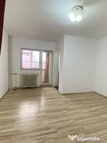Dristor, LIDL, an 1987, garsoniera la parter, cu balcon