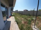 Garsoniera decomandata, 33 mp si curte aprox 40 mp-Magurele 