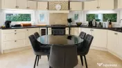 Vila 7 camere Iancu Nicolae in complex superb