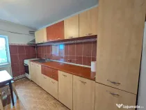 Vând apartament cu 3 camere, decomandat, suprafață utilă 66 mp, Etaj 2/4, str. Lirei