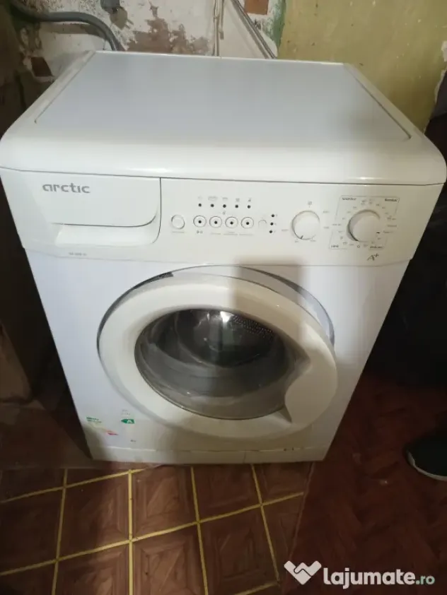 Mașina de spălat și cuptor electric cu plita pe gaz de la Arctic
