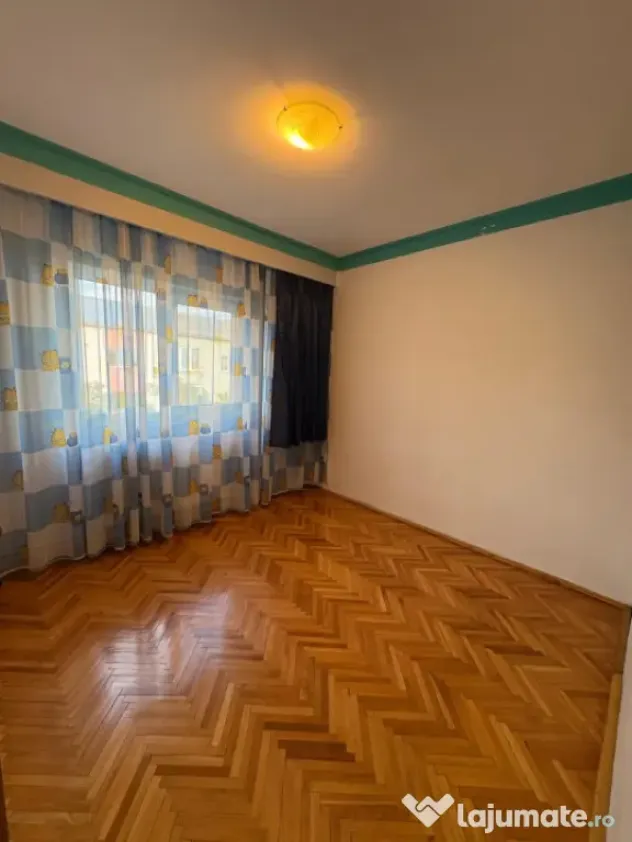 Apartament decomandat, 4 camere, 103 mp – Zona Gării - Baia Mare (Maramures)