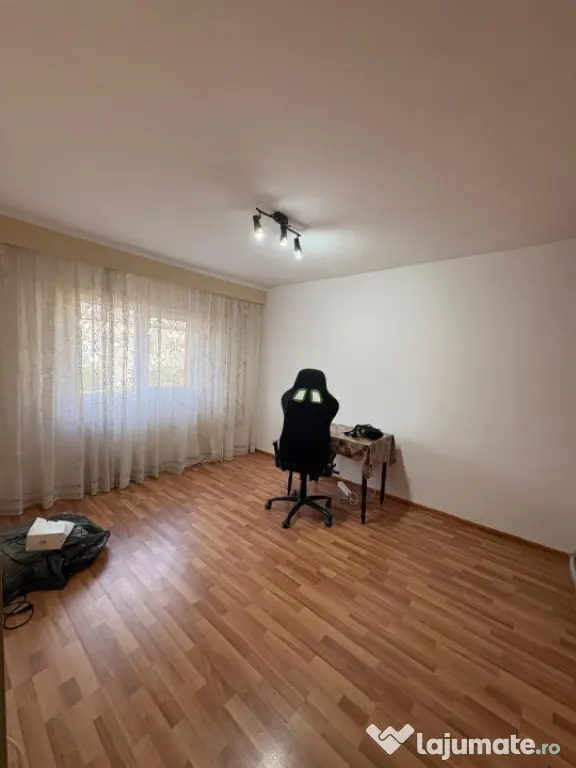 Apartament decomandat, 4 camere, 103 mp – Zona Gării - Baia Mare (Maramures)