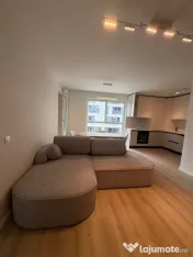 Apartament de vanzare semidecomandat ,2 camere 57mp , zona V