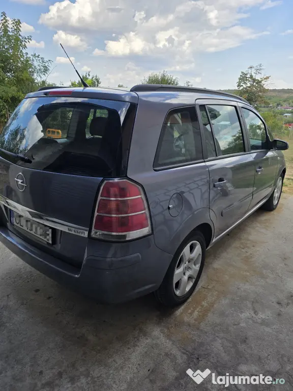 Vând Opel Zafira