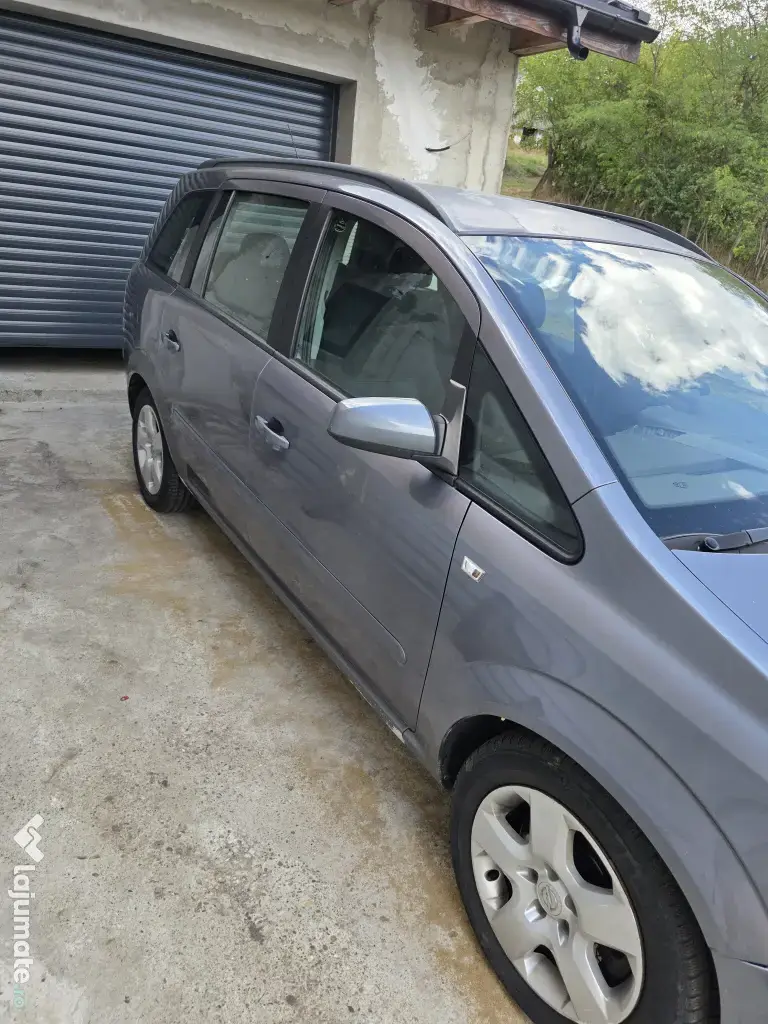 Vând Opel Zafira