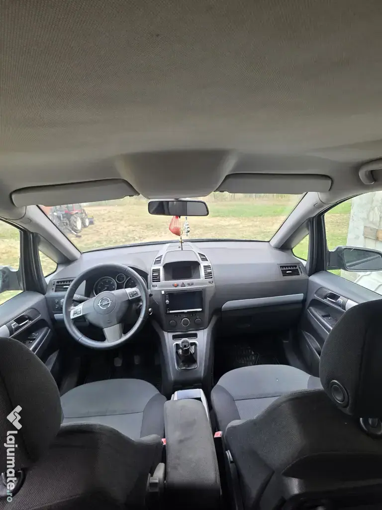 Vând Opel Zafira