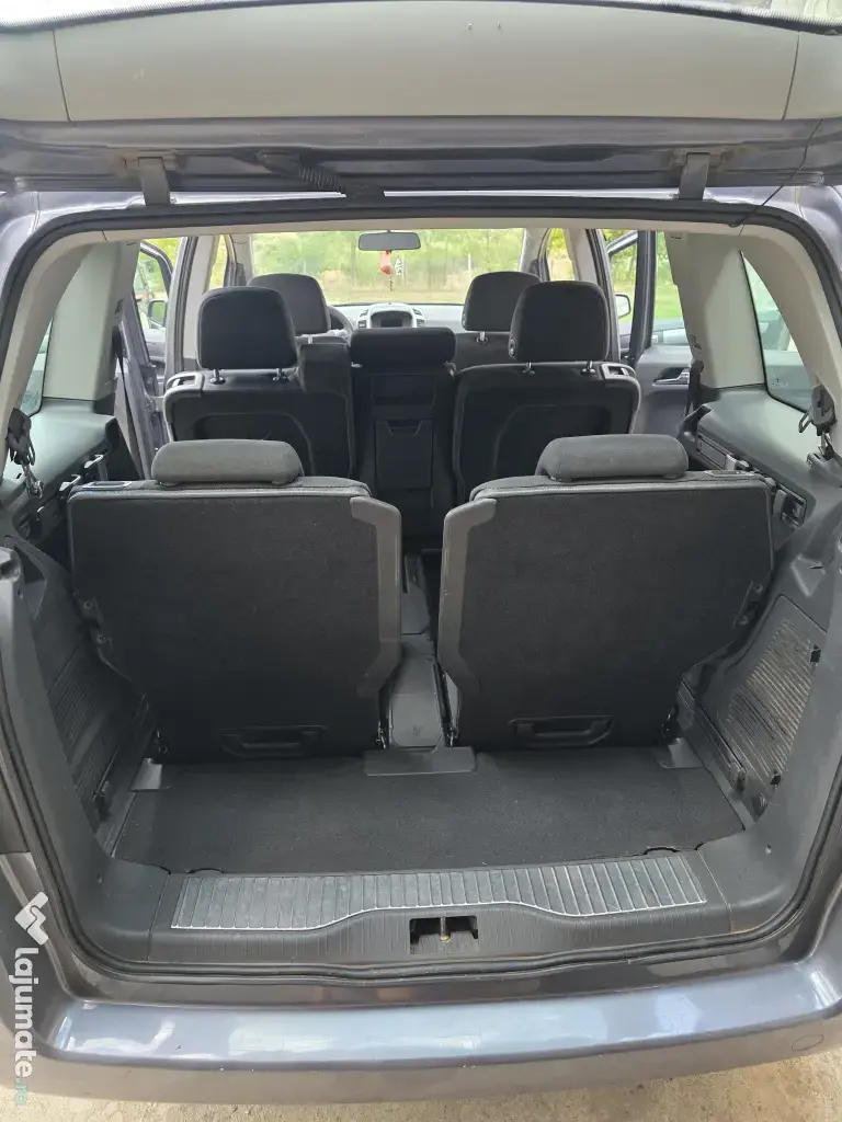 Vând Opel Zafira