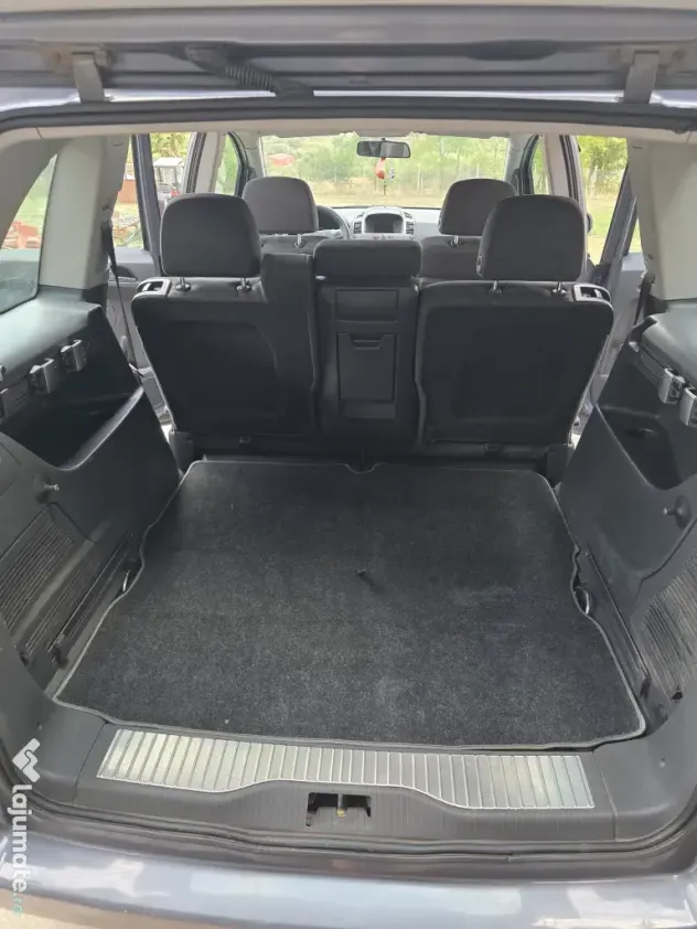 Vând Opel Zafira