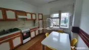 Apartament cu 4 camere in zona UMF
