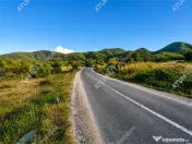 Teren intravilan 1025 mp cu acces utilitati si la drum in Si