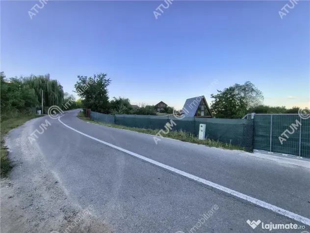 Teren intravilan 1025 mp cu acces utilitati si la drum in Si - Sibiel (Sibiu)
