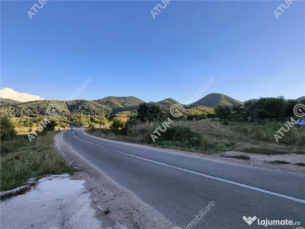 Teren intravilan 1025 mp cu acces utilitati si la drum in Si - Sibiel (Sibiu)