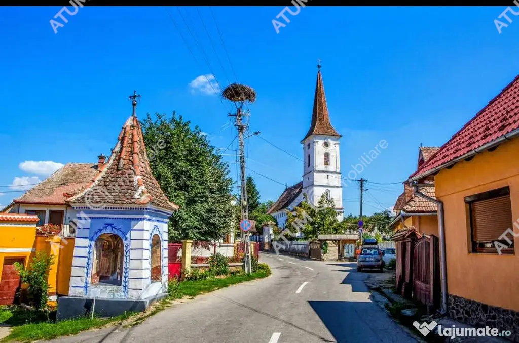 Teren intravilan 1025 mp cu acces utilitati si la drum in Si - Sibiel (Sibiu)