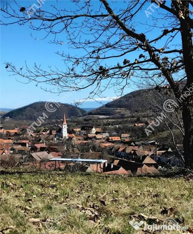 Teren intravilan 1025 mp cu acces utilitati si la drum in Si - Sibiel (Sibiu)