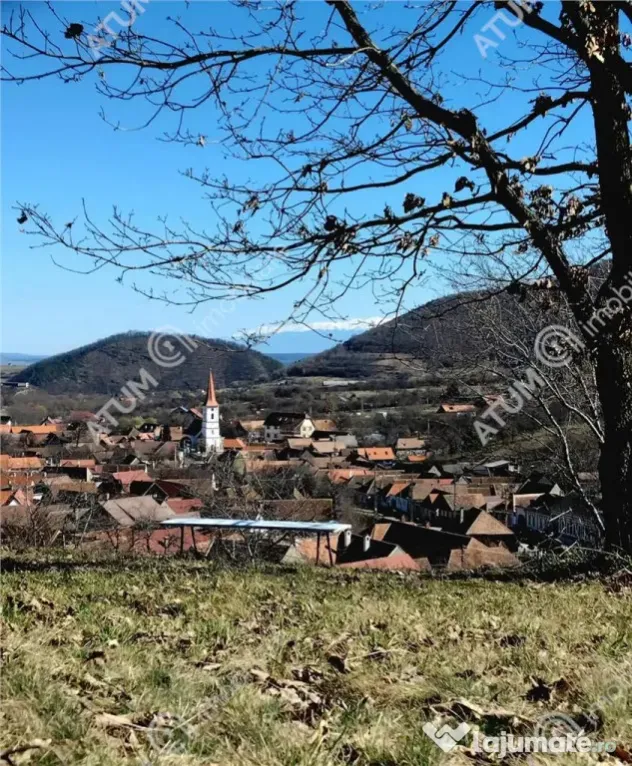 Teren intravilan 1025 mp cu acces utilitati si la drum in Si - Sibiel (Sibiu)