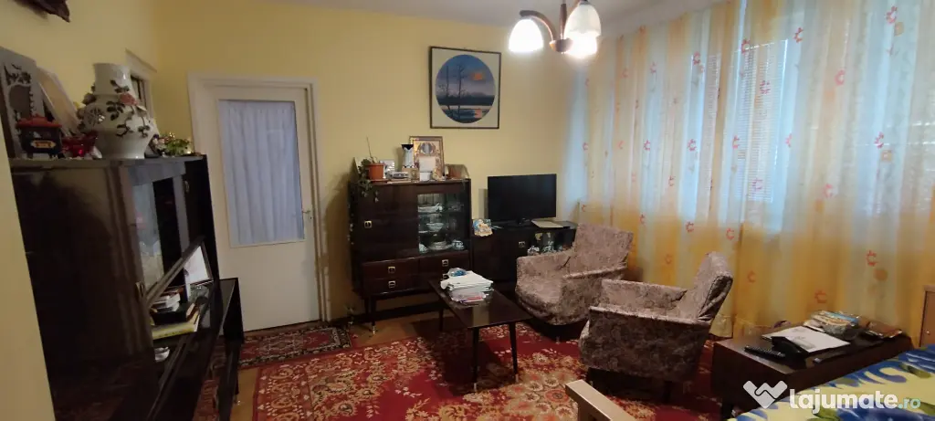 Proprietar – apartament 3 camere Ultracentral Deva (Bloc Turn), etaj 3, vedere Cetate