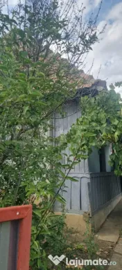 Casa cu 2corpuri+anexe