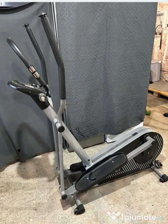 Vând bicicleta eliptica magnetică Daum electronic Vital