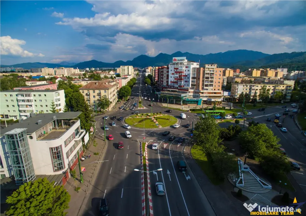 Spatiu vizibil,acces dublu,trafic intens,3 incaperi,flexibil - Brasov (Brasov)