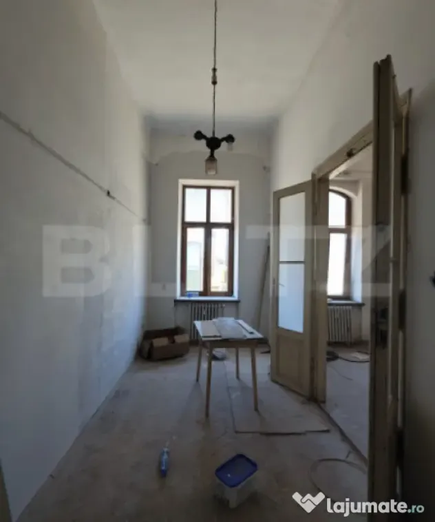 Apartament cu 2 camere, tavan înalt și potențial excelent - Oradea (Bihor)