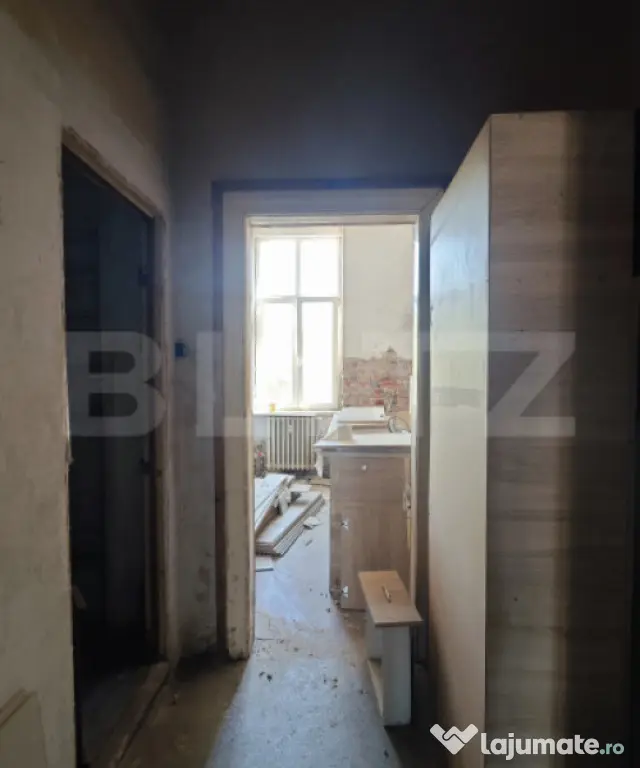 Apartament cu 2 camere, tavan înalt și potențial excelent - Oradea (Bihor)