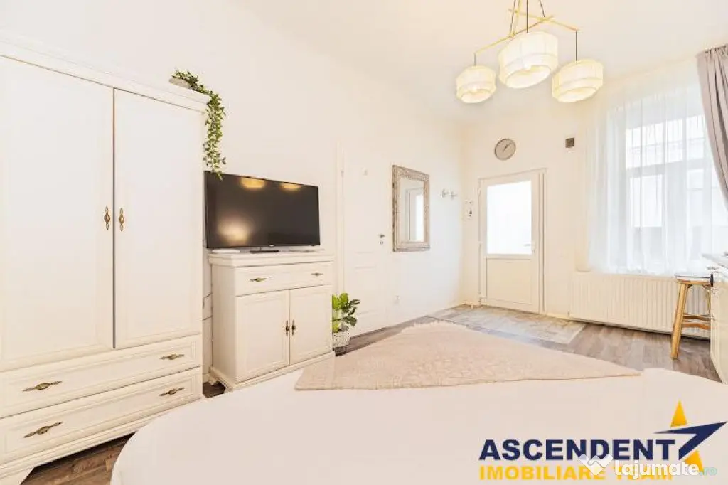 Casa cu 3 apartamente transfer afacere, locuri parcare, Ce - Brasov (Brasov)