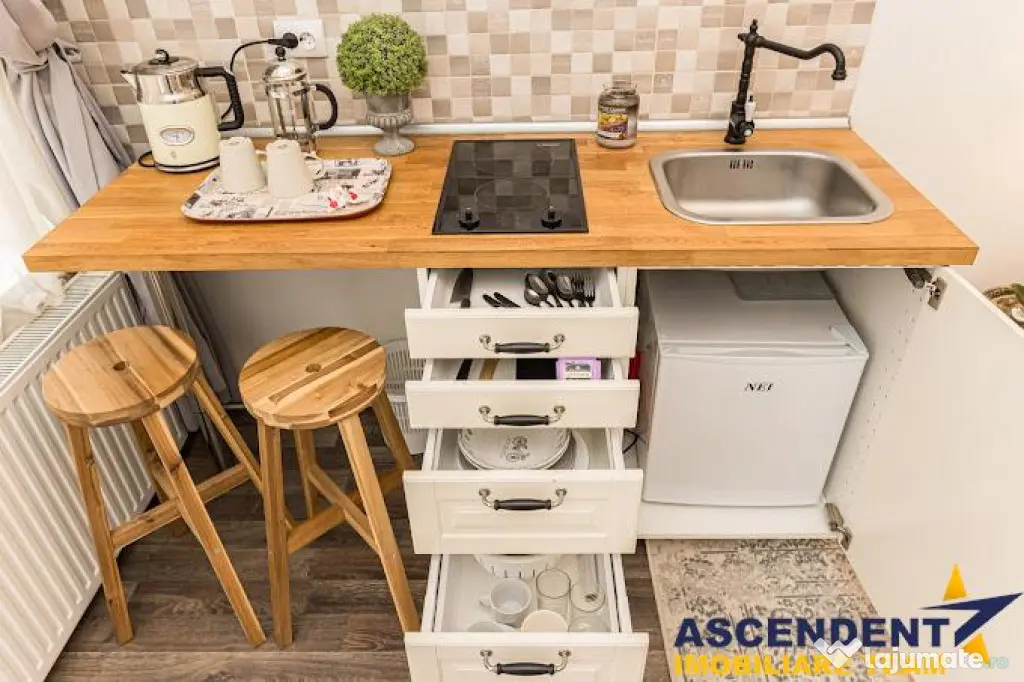 Casa cu 3 apartamente transfer afacere, locuri parcare, Ce - Brasov (Brasov)