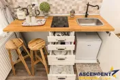 Casa cu 3 apartamente transfer afacere, locuri parcare, Ce