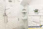 Casa cu 3 apartamente transfer afacere, locuri parcare, Ce