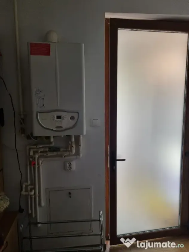 Inchiriez apartament 3 camere, 100mp, in vila, cu terasa si gradina - Constanta (Constanta)