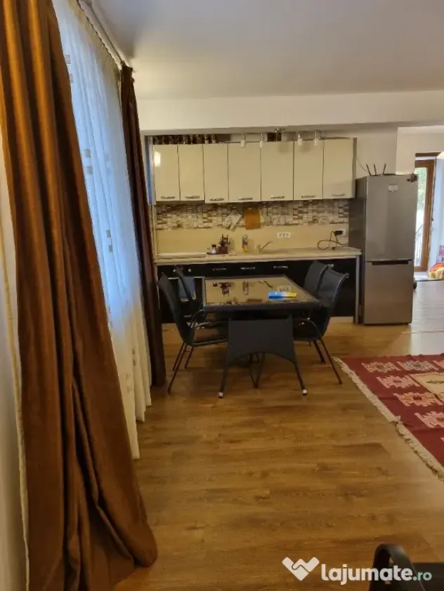 Inchiriez apartament 3 camere, 100mp, in vila, cu terasa si gradina - Constanta (Constanta)