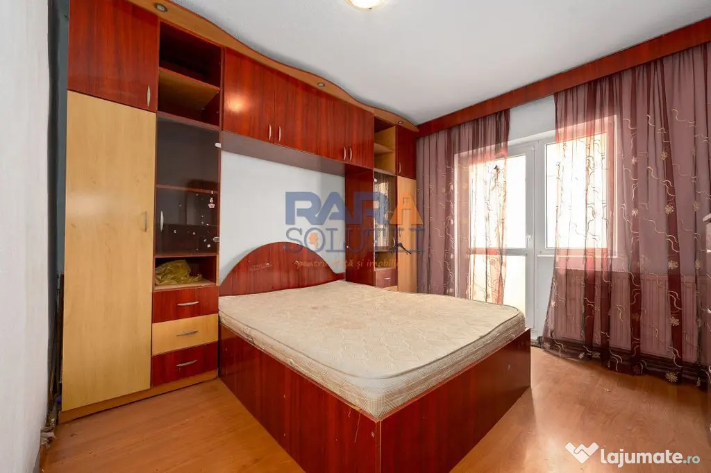 3 camere decomandat, etaj 1, două balcoane - Roman (Neamt)