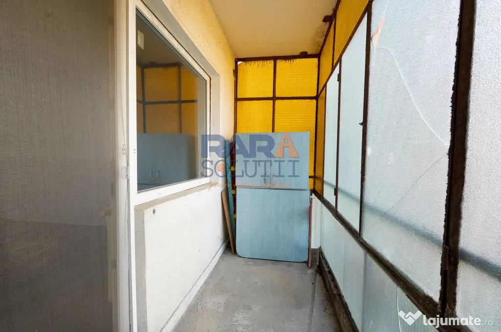 3 camere decomandat, etaj 1, două balcoane - Roman (Neamt)