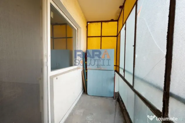 3 camere decomandat, etaj 1, două balcoane - Roman (Neamt)